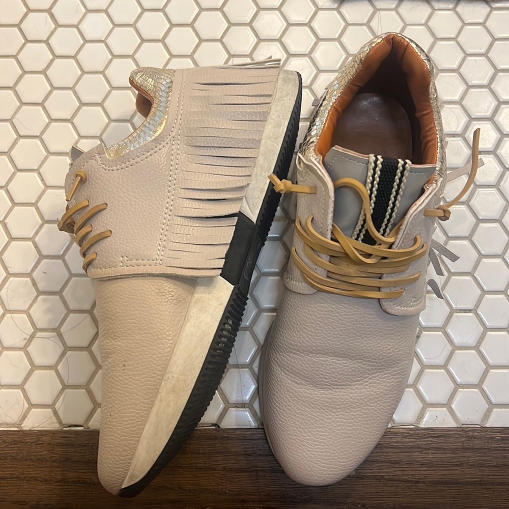 Shushop tennis shoes fringe